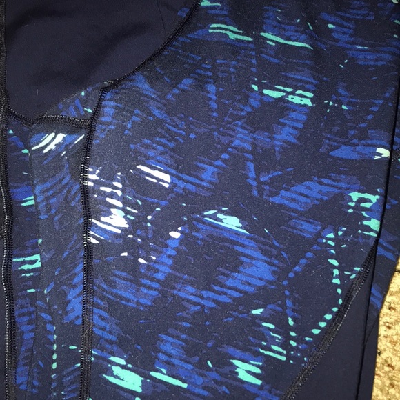 Old Navy Active Leggings - Picture 2 of 3